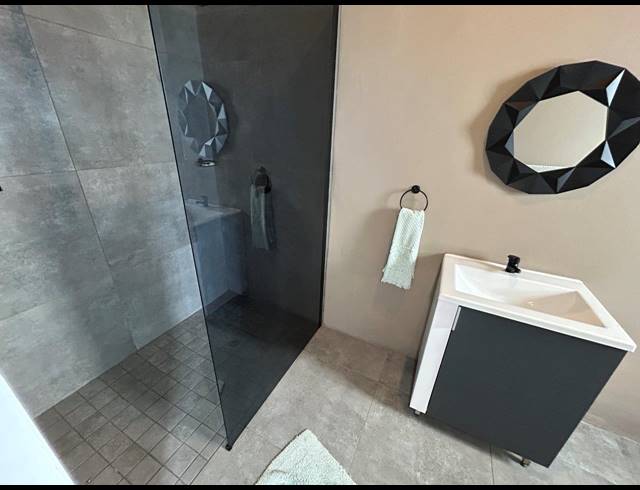 3 BEDROOM HOUSE FOR SALE IN PARADISE BEACH